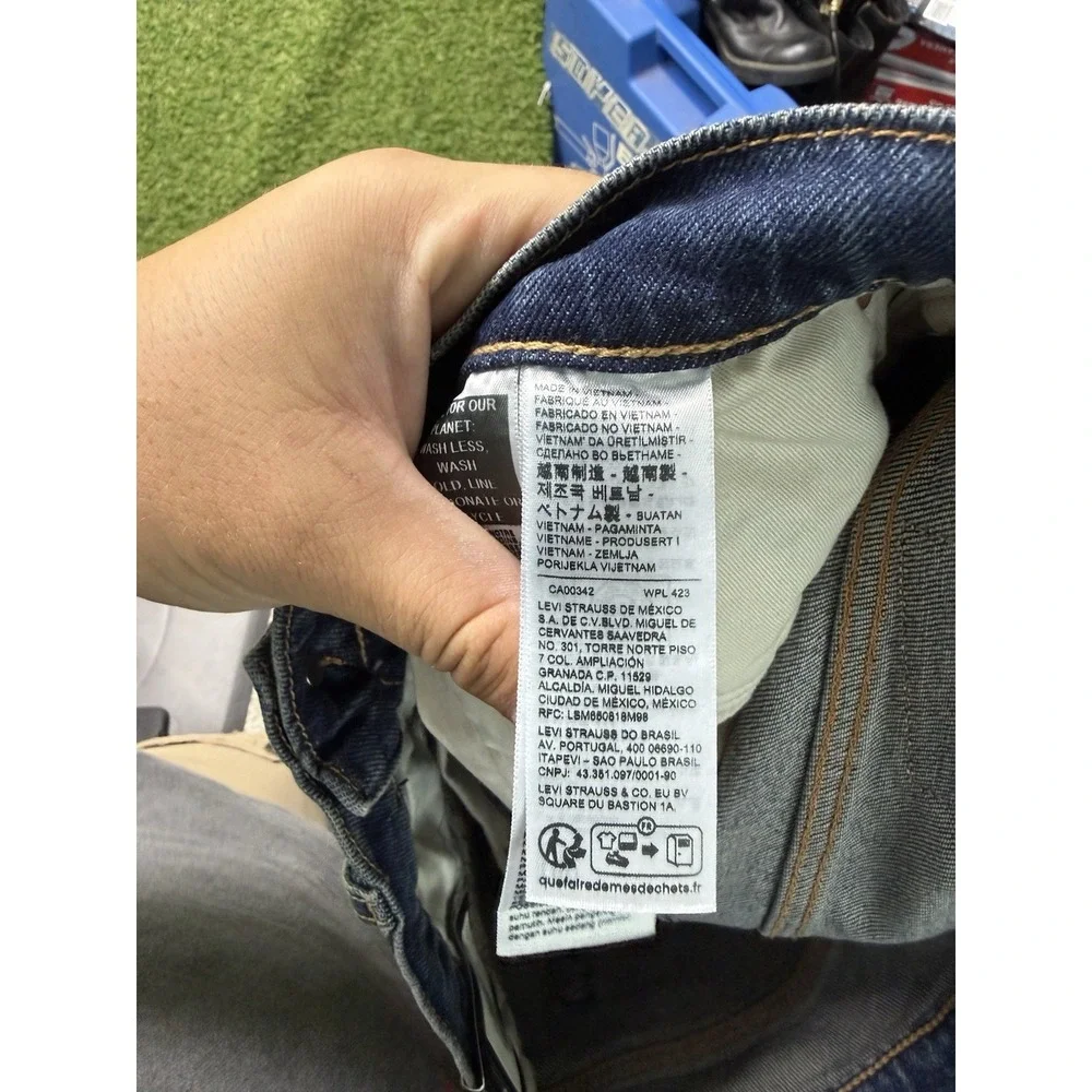 Levis shop confidence